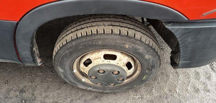 IVECO 35C13 – CAMION BENNE SIMPLE CAB – COFFRE ROUGE EF-202-TL