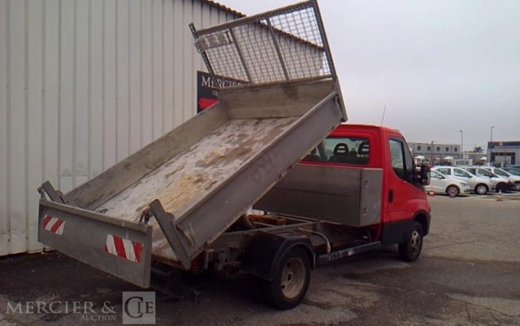 IVECO 35C13 – CAMION BENNE SIMPLE CABINE COFFRE  EF-385-FV