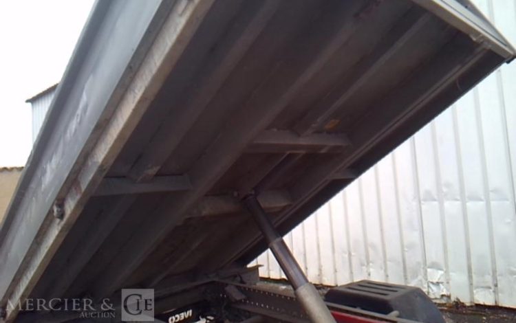 IVECO 35C13 – CAMION BENNE SIMPLE CABINE COFFRE  EF-385-FV