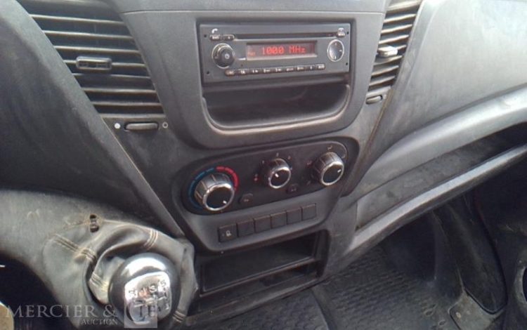 IVECO 35C13 – CAMION BENNE SIMPLE CABINE COFFRE  EF-385-FV