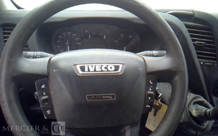 IVECO 35C13 – CAMION BENNE SIMPLE CABINE COFFRE  EF-385-FV
