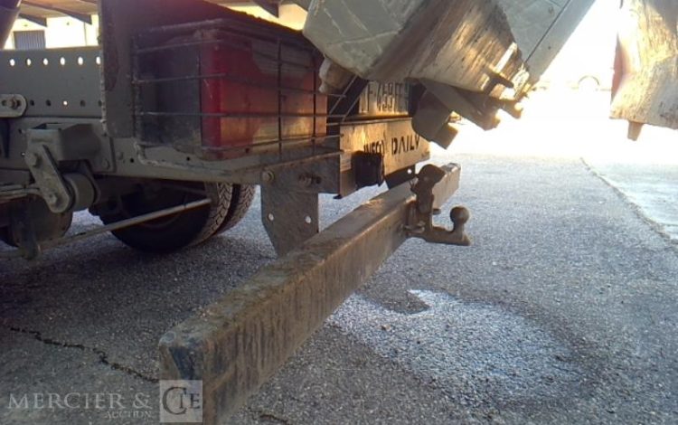 IVECO 35-130  BENNE SIMPLE CABINE COFFRE  EF-459-FE