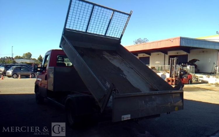 IVECO 35-130  BENNE SIMPLE CABINE COFFRE  EF-459-FE