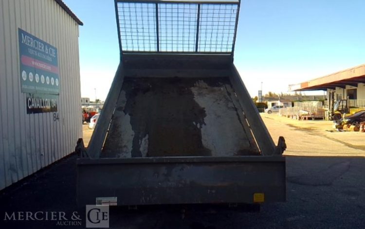 IVECO 35-130  BENNE SIMPLE CABINE COFFRE  EF-459-FE