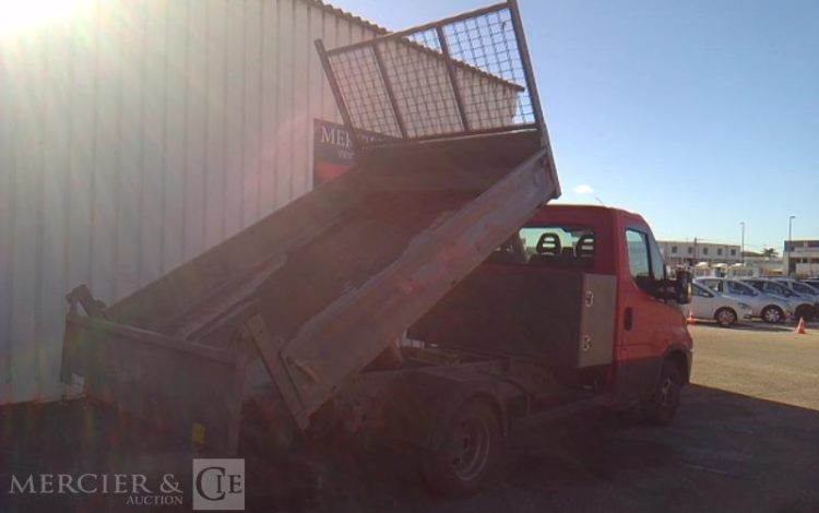 IVECO 35-130  BENNE SIMPLE CABINE COFFRE  EF-459-FE