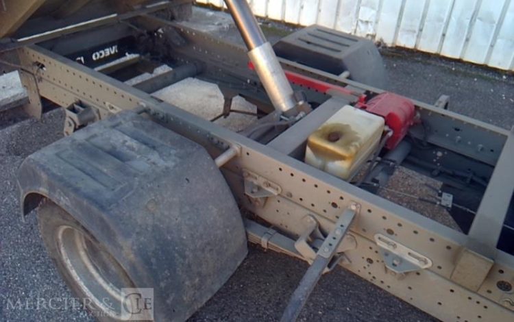 IVECO 35-130  BENNE SIMPLE CABINE COFFRE  EF-459-FE