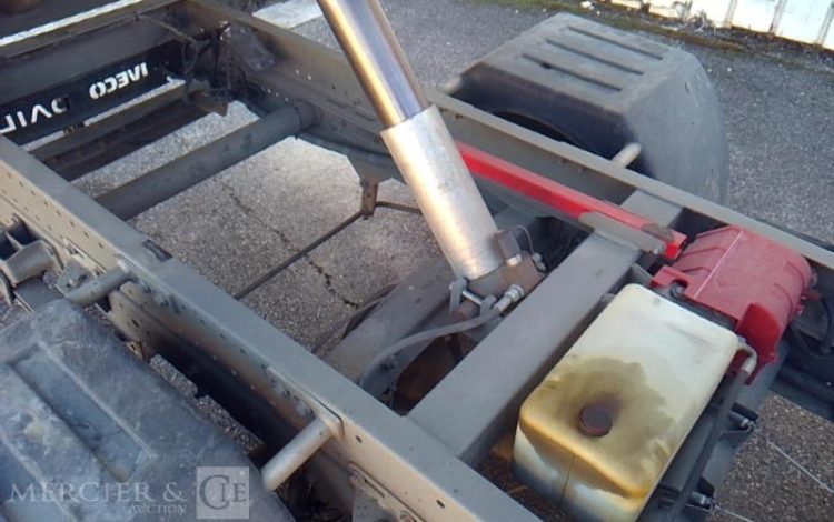 IVECO 35-130  BENNE SIMPLE CABINE COFFRE  EF-459-FE