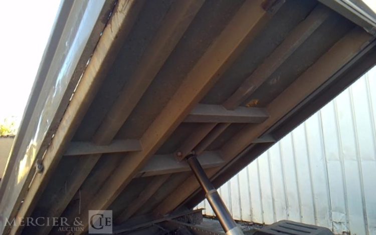 IVECO 35-130  BENNE SIMPLE CABINE COFFRE  EF-459-FE