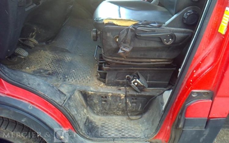 IVECO 35-130  BENNE SIMPLE CABINE COFFRE  EF-459-FE