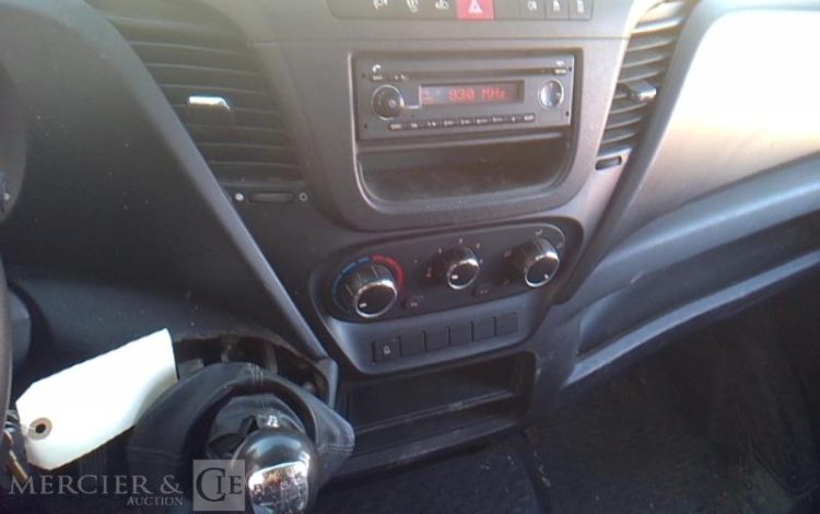 IVECO 35-130  BENNE SIMPLE CABINE COFFRE  EF-459-FE