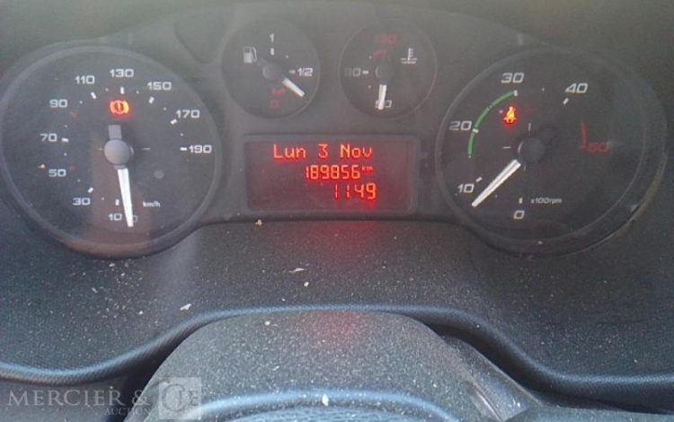 IVECO 35-130  BENNE SIMPLE CABINE COFFRE  EF-459-FE