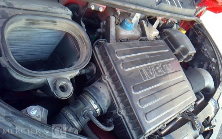 IVECO 35-130  BENNE SIMPLE CABINE COFFRE  EF-459-FE