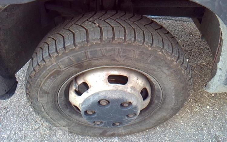 IVECO 35-130  BENNE SIMPLE CABINE COFFRE  EF-459-FE