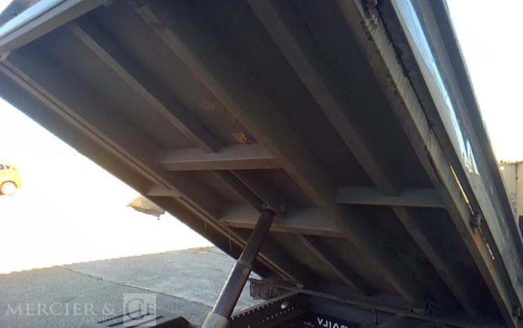 IVECO 35-130  BENNE SIMPLE CABINE COFFRE  EF-459-FE