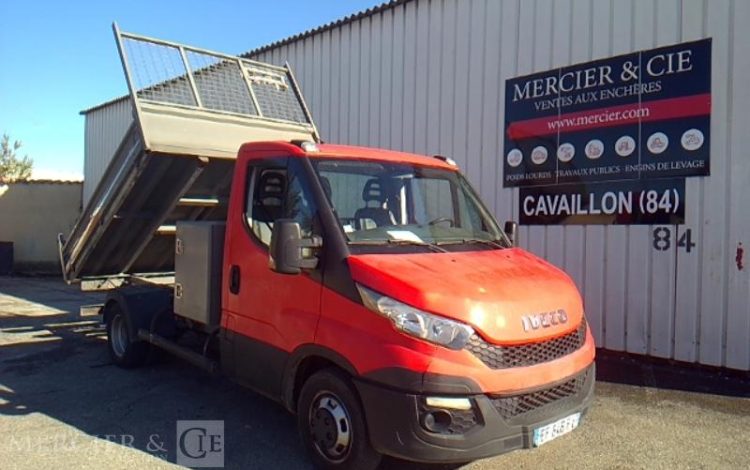 IVECO 35-130  BENNE SIMPLE CABINE COFFRE  EF-646-FV