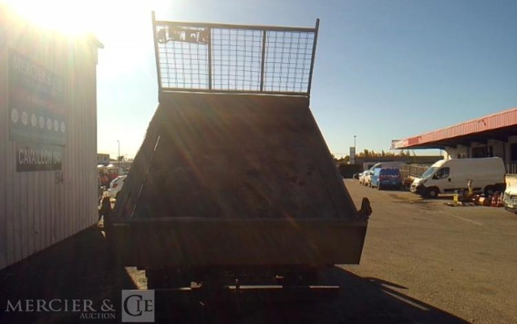 IVECO 35-130  BENNE SIMPLE CABINE COFFRE  EF-646-FV