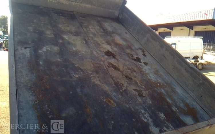 IVECO 35-130  BENNE SIMPLE CABINE COFFRE  EF-646-FV