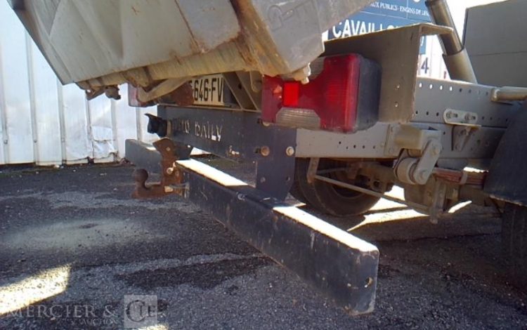 IVECO 35-130  BENNE SIMPLE CABINE COFFRE  EF-646-FV