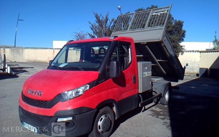 IVECO 35-130  BENNE SIMPLE CABINE COFFRE  EF-646-FV