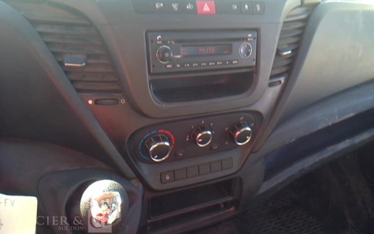 IVECO 35-130  BENNE SIMPLE CABINE COFFRE  EF-646-FV