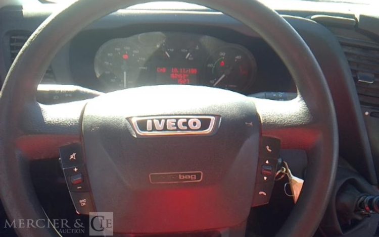 IVECO 35-130  BENNE SIMPLE CABINE COFFRE  EF-646-FV