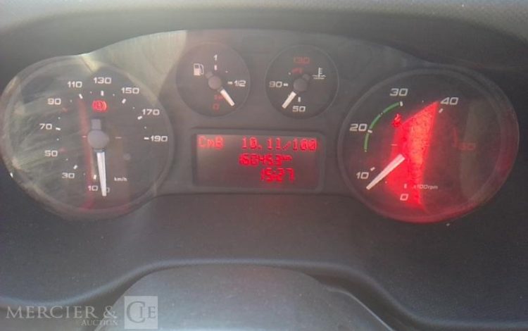 IVECO 35-130  BENNE SIMPLE CABINE COFFRE  EF-646-FV