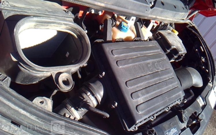 IVECO 35-130  BENNE SIMPLE CABINE COFFRE  EF-646-FV