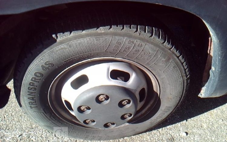 IVECO 35-130  BENNE SIMPLE CABINE COFFRE  EF-646-FV