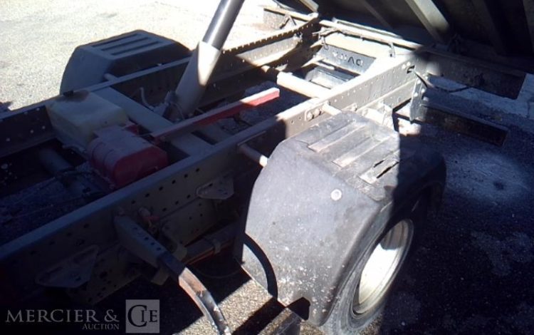 IVECO 35-130  BENNE SIMPLE CABINE COFFRE  EF-646-FV