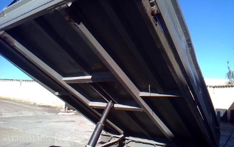 IVECO 35-130  BENNE SIMPLE CABINE COFFRE  EF-646-FV