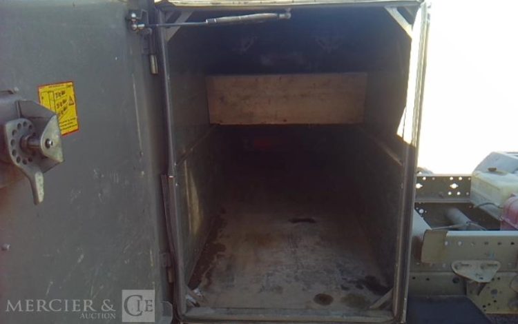 IVECO 35-130  BENNE SIMPLE CABINE COFFRE  EF-646-FV