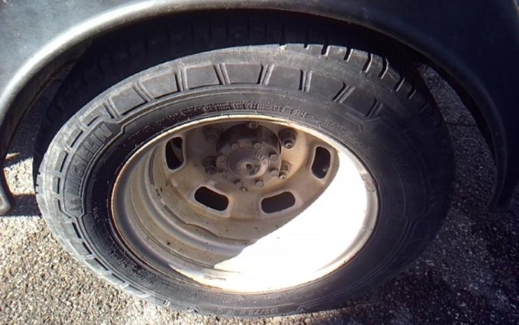 IVECO 35-130  BENNE SIMPLE CABINE COFFRE  EF-646-FV