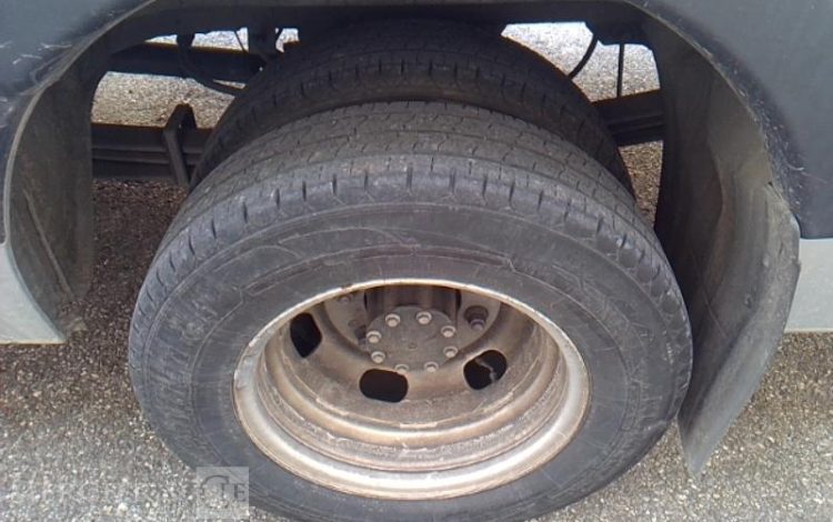 NISSAN NV400 GRIS EJ-761-NT