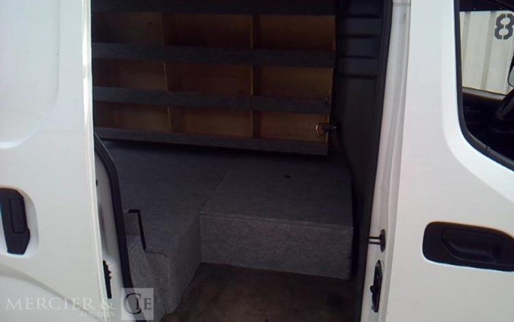 NISSAN NV200 BLANC EJ-972-MQ