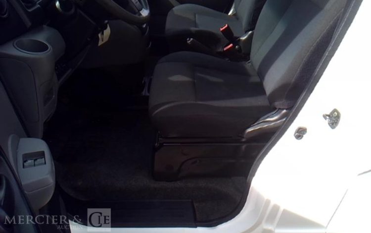 NISSAN NV200 BLANC EJ-972-MQ