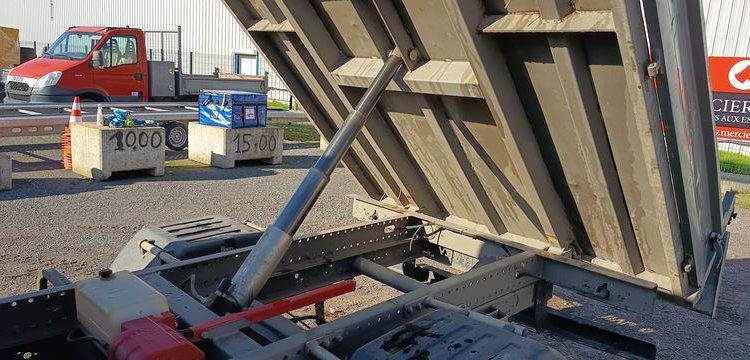 IVECO CAMION BENNE SIMPLE CAB – COFFRE  EN-015-QY