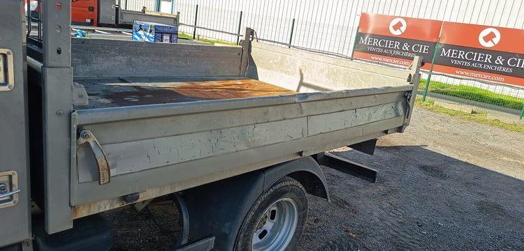 IVECO CAMION BENNE SIMPLE CAB – COFFRE  EN-015-QY