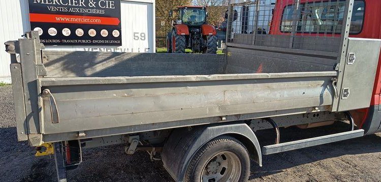 IVECO CAMION BENNE SIMPLE CAB – COFFRE  EN-015-QY