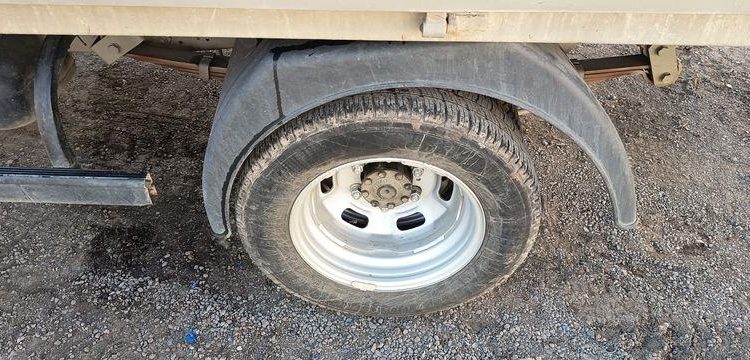 IVECO CAMION BENNE SIMPLE CAB – COFFRE  EN-015-QY