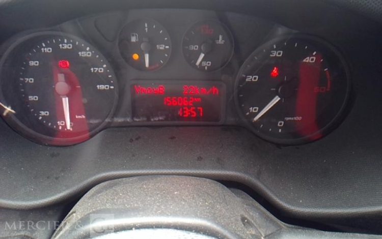 IVECO 35C14 – CAMION BENNE SIMPLE CABINE COFFRE  EN-307-GP