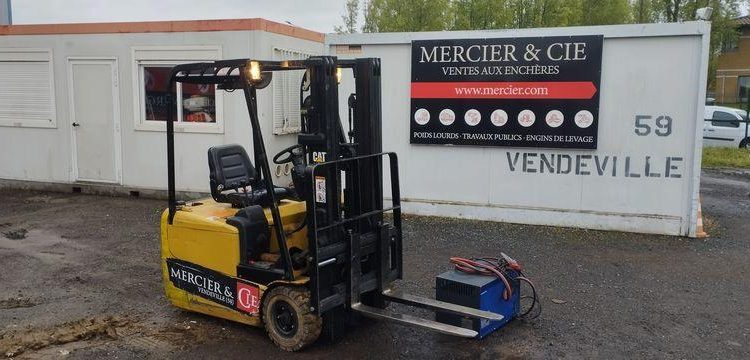 CATERPILLAR CHARIOT ELEVATEUR ELECTRIQUE EP15KRT CAPACITE 1,5 T – HAUTEUR DE LEVEE 4,31M  EP15KRT