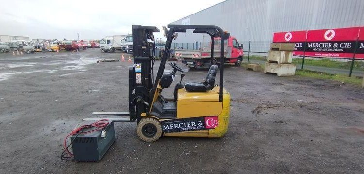 CATERPILLAR CHARIOT ELEVATEUR ELECTRIQUE EP15KRT CAPACITE 1,5 T – HAUTEUR DE LEVEE 4,31M  EP15KRT