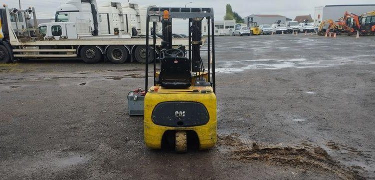 CATERPILLAR CHARIOT ELEVATEUR ELECTRIQUE EP15KRT CAPACITE 1,5 T – HAUTEUR DE LEVEE 4,31M  EP15KRT
