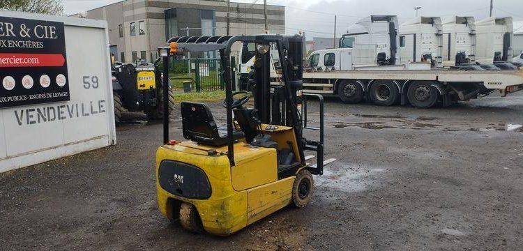 CATERPILLAR CHARIOT ELEVATEUR ELECTRIQUE EP15KRT CAPACITE 1,5 T – HAUTEUR DE LEVEE 4,31M  EP15KRT