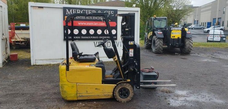 CATERPILLAR CHARIOT ELEVATEUR ELECTRIQUE EP15KRT CAPACITE 1,5 T – HAUTEUR DE LEVEE 4,31M  EP15KRT
