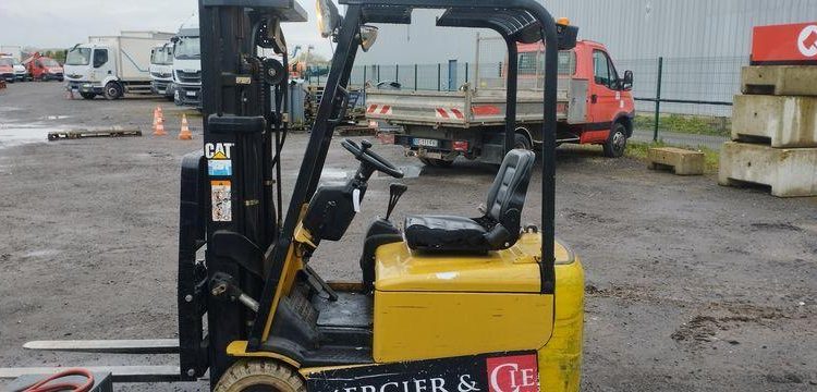 CATERPILLAR CHARIOT ELEVATEUR ELECTRIQUE EP15KRT CAPACITE 1,5 T – HAUTEUR DE LEVEE 4,31M  EP15KRT