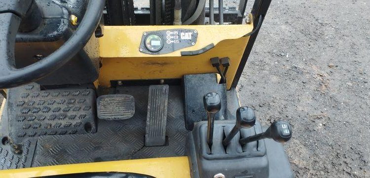 CATERPILLAR CHARIOT ELEVATEUR ELECTRIQUE EP15KRT CAPACITE 1,5 T – HAUTEUR DE LEVEE 4,31M  EP15KRT