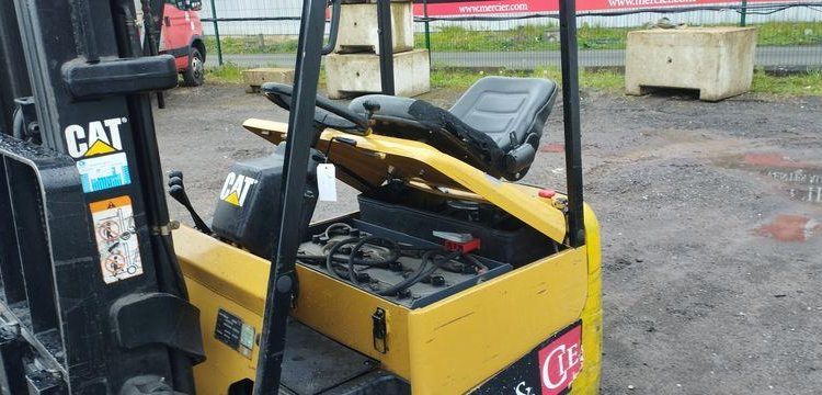 CATERPILLAR CHARIOT ELEVATEUR ELECTRIQUE EP15KRT CAPACITE 1,5 T – HAUTEUR DE LEVEE 4,31M  EP15KRT