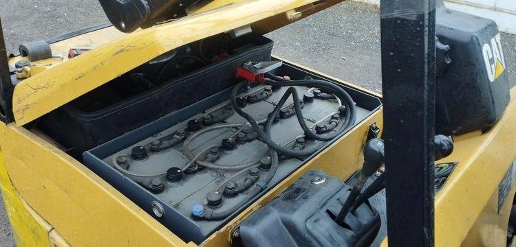 CATERPILLAR CHARIOT ELEVATEUR ELECTRIQUE EP15KRT CAPACITE 1,5 T – HAUTEUR DE LEVEE 4,31M  EP15KRT