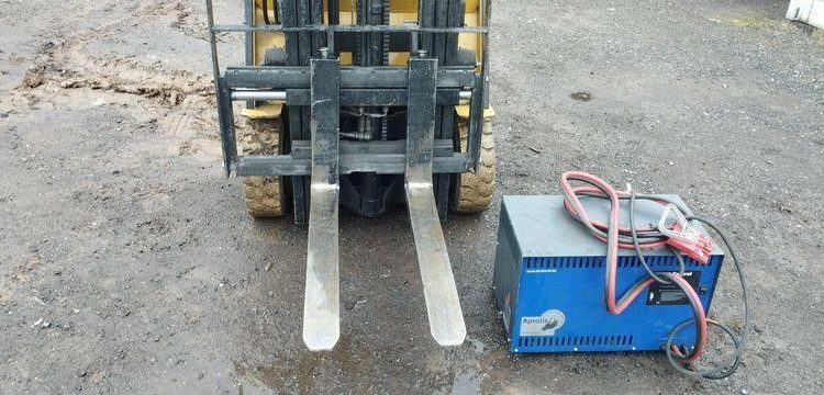 CATERPILLAR CHARIOT ELEVATEUR ELECTRIQUE EP15KRT CAPACITE 1,5 T – HAUTEUR DE LEVEE 4,31M  EP15KRT